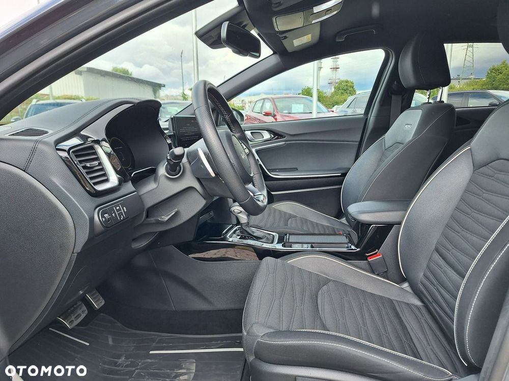 Kia Ceed - 12