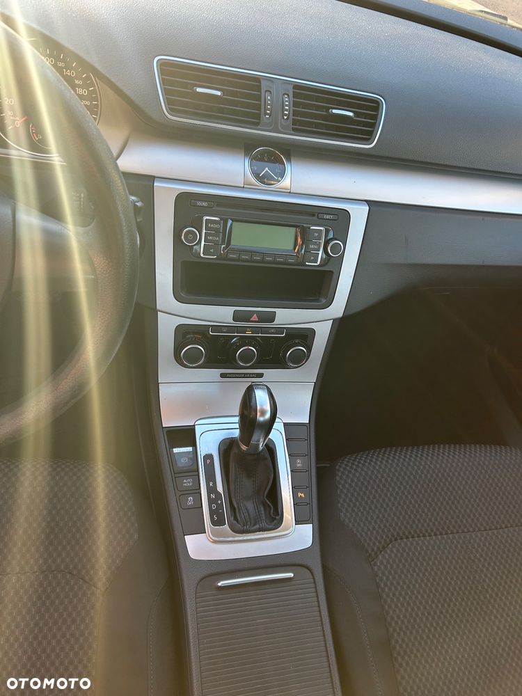 Volkswagen Passat 2.0 TDI DSG BlueMotion Technology Comfortline - 12