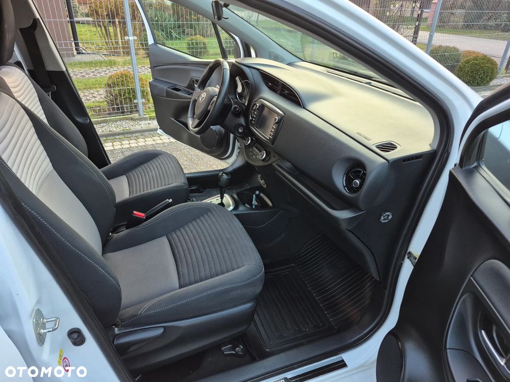 Toyota Yaris Hybrid 100 Business Edition - 15