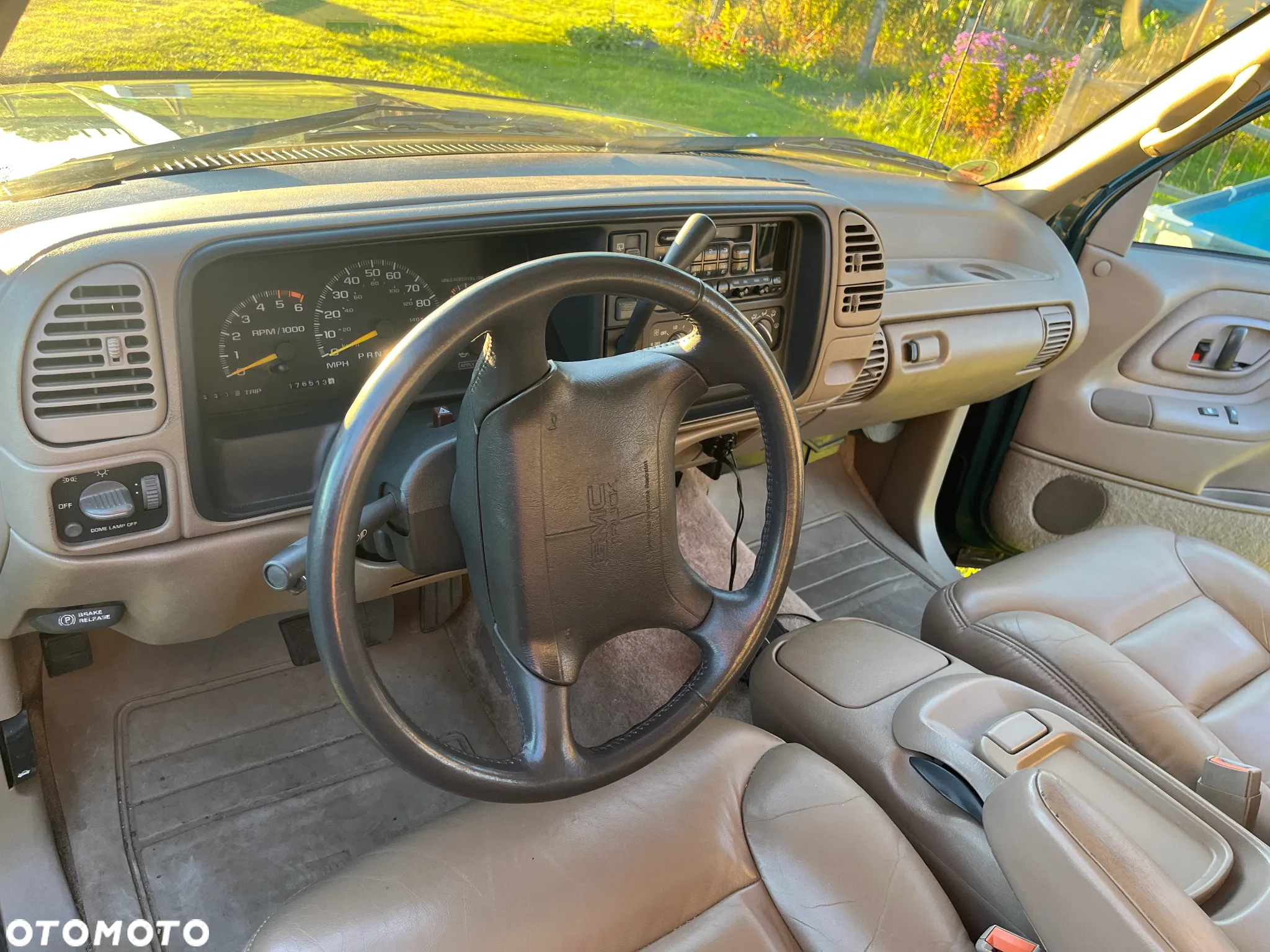 Chevrolet Suburban - 21