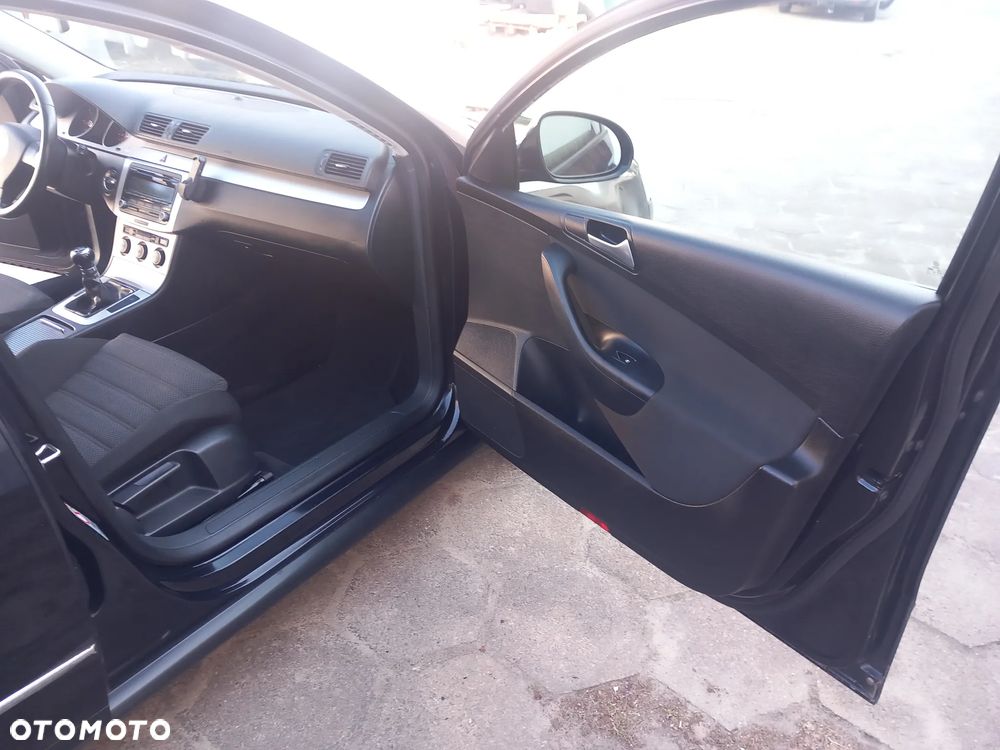 Volkswagen Passat 2.0 TDI BlueMotion Technology Comfortline - 27