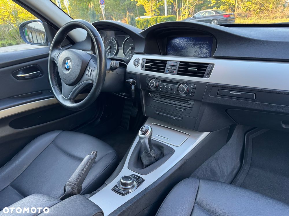 BMW Seria 3 318d DPF Edition Sport - 38
