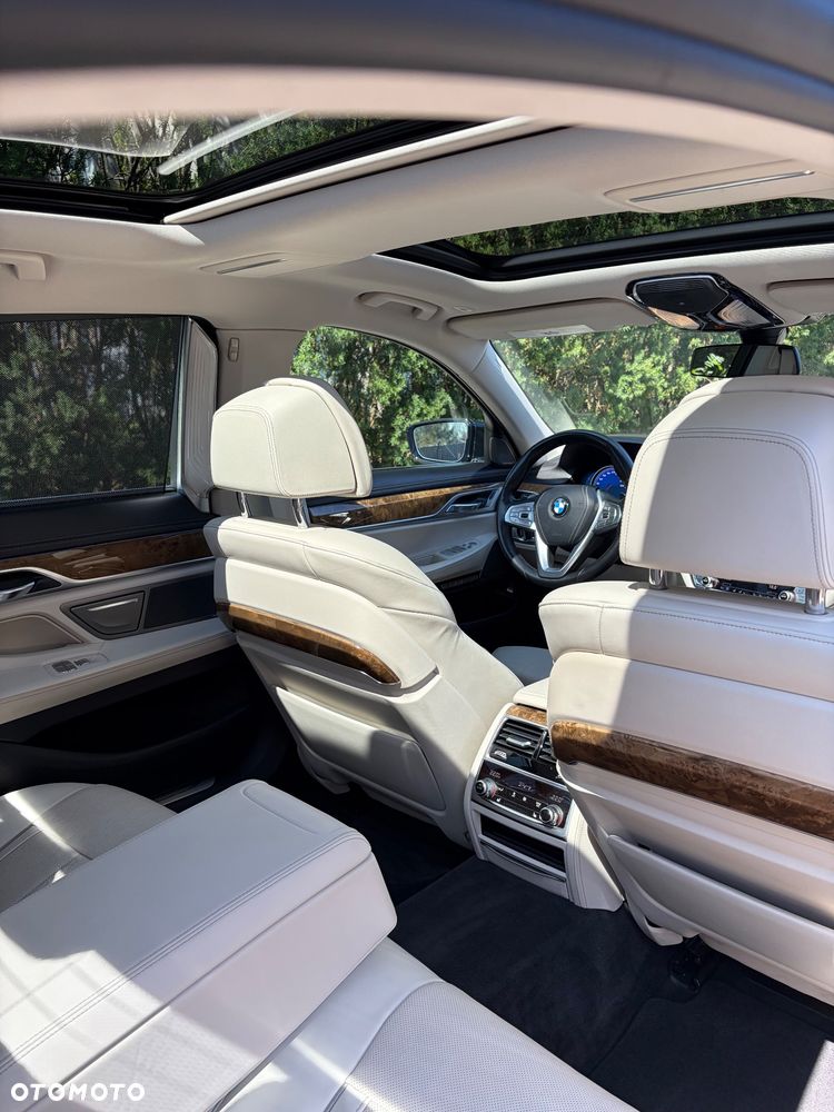 BMW Seria 7 740Li - 30