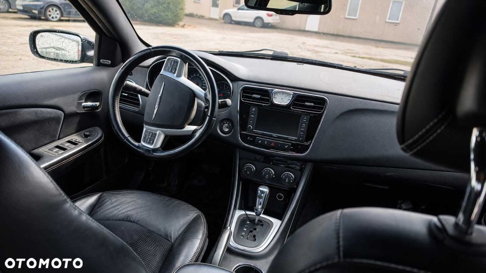 Chrysler 200 - 4
