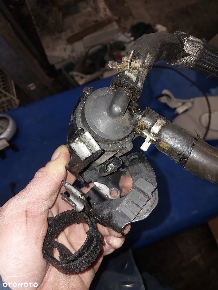 Mini R50 cooper POZOSTAŁOŚCI czujnik uderzeniowy poduszek // wzmacniacz anteny // pompka obiegowa wody  // manetka włącznik świateł  // zwijak kierownicy poduszki // przysłonka // głośnik // zbiorniczek płynu chłodniczego // zamek tylnej klapy 2754528 WYPRZEDAŻ - 6