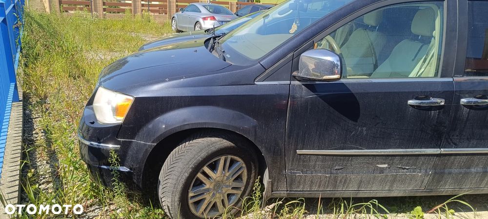 Chrysler Town & Country - 8