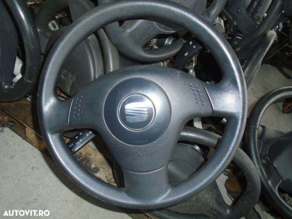 Plansa de bord cu airbag volan si airbag pasager Seat Ibiza din 2004 - 1
