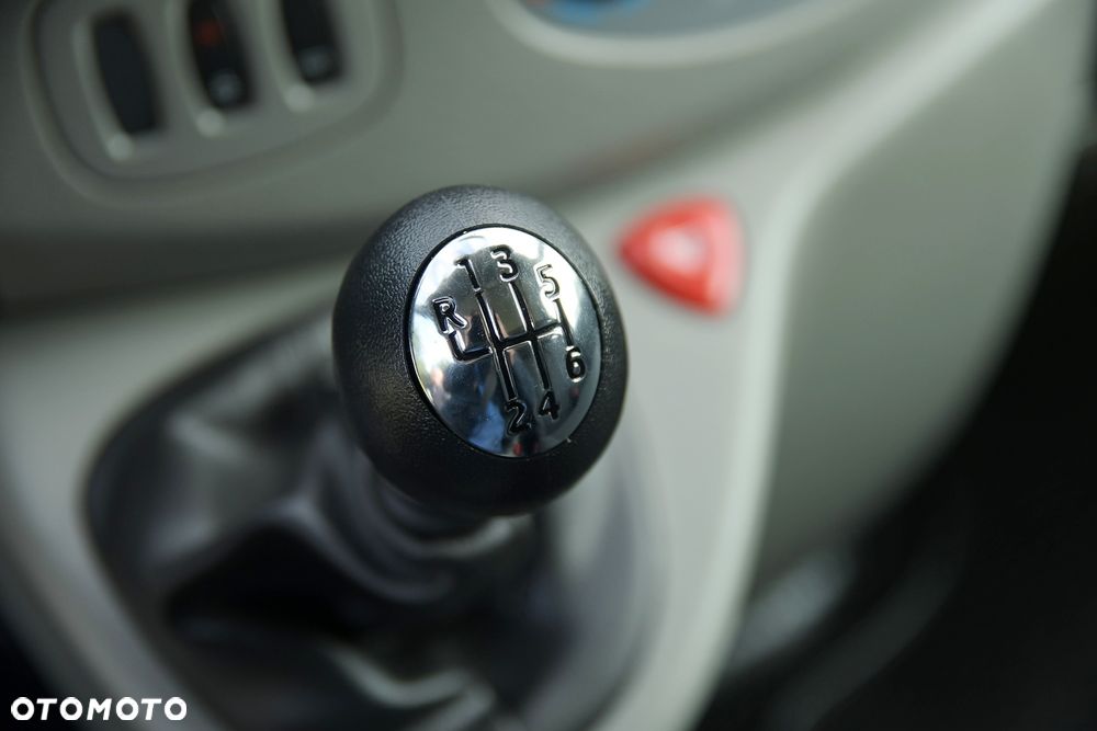 Opel Vivaro - 21
