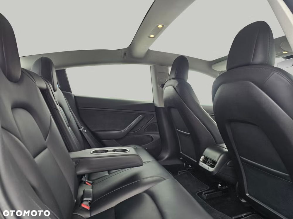 Tesla Model 3 - 7