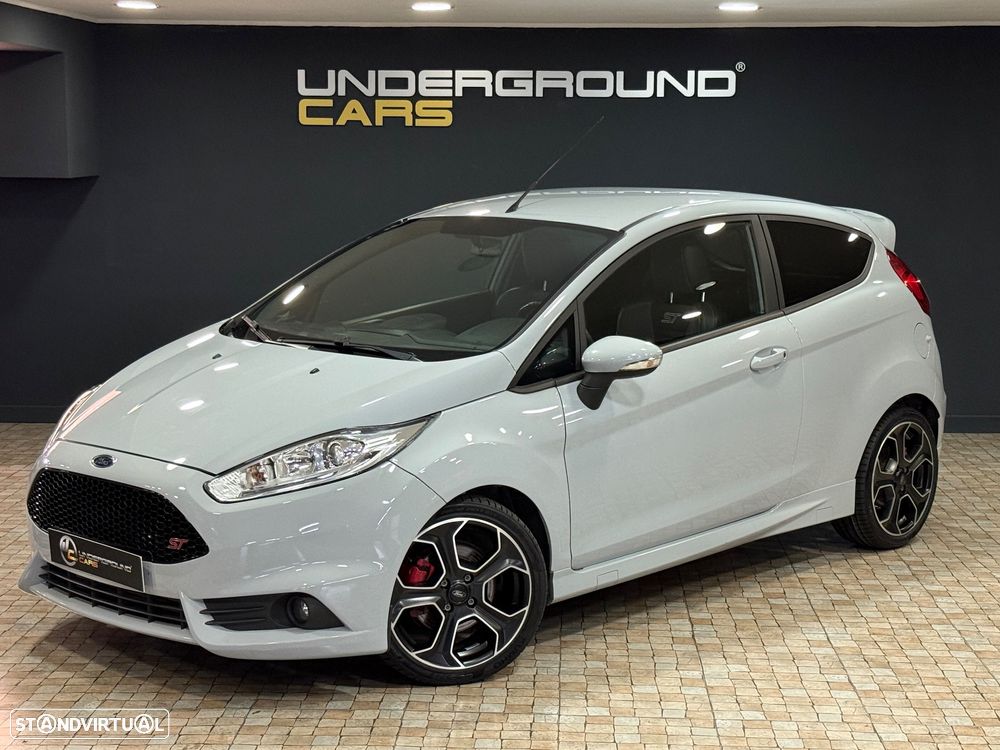 Ford Fiesta 1.6 EcoBoost ST200 - 1