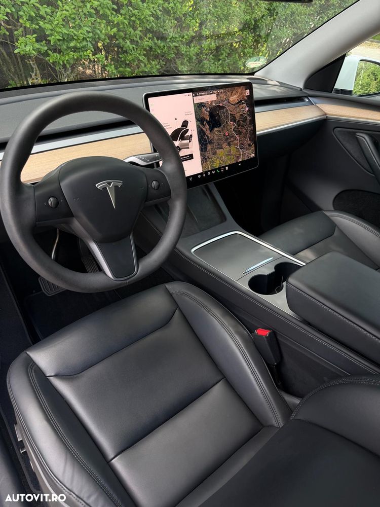 Tesla Model Y Long Range Dual Motor AWD - 15