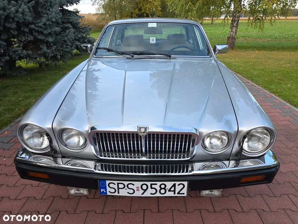 Jaguar XJ - 18