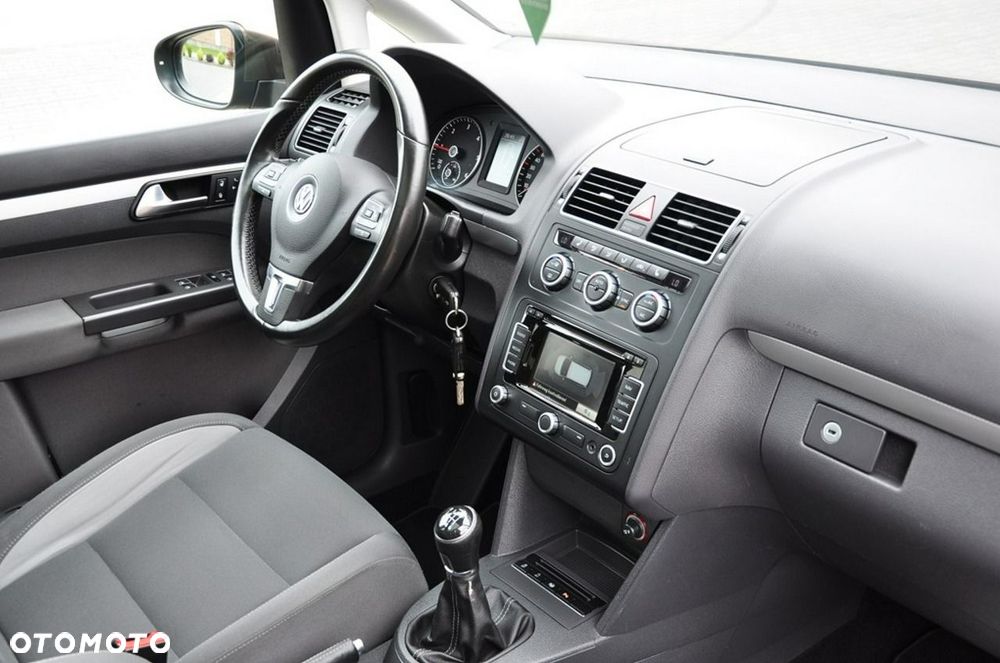 Volkswagen Touran - 27