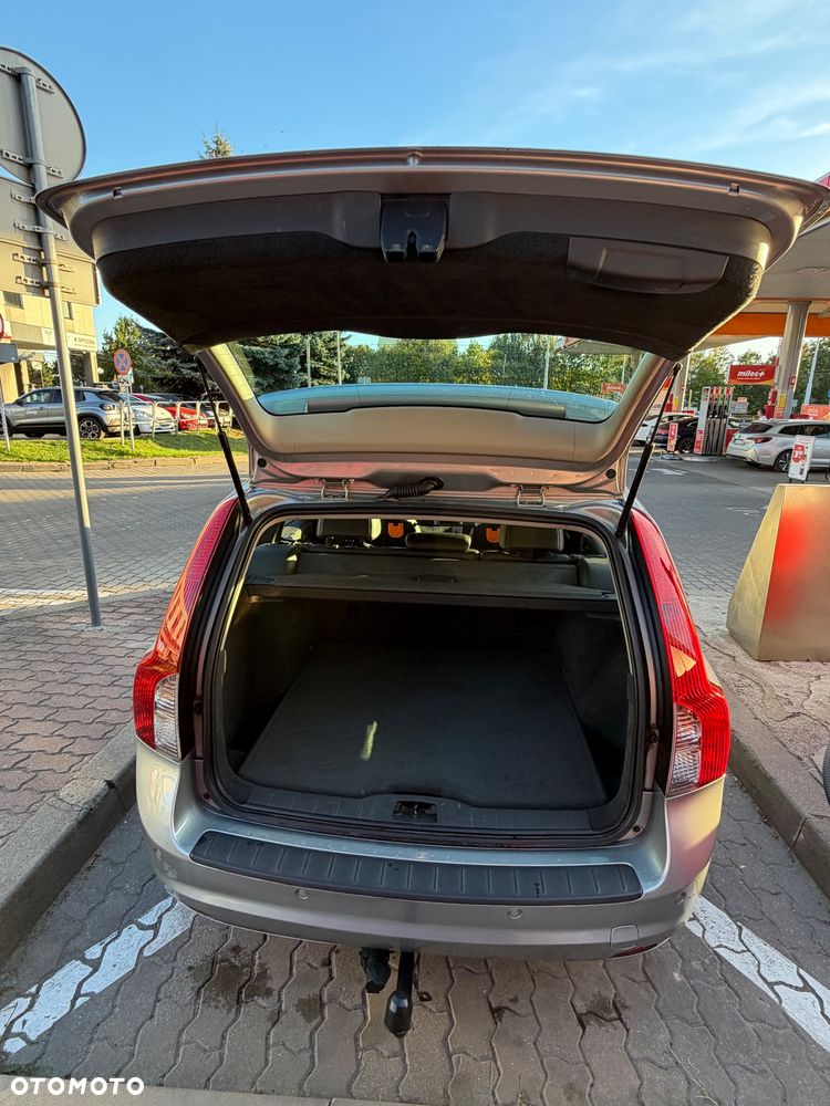 Volvo V50 D3 Momentum - 19