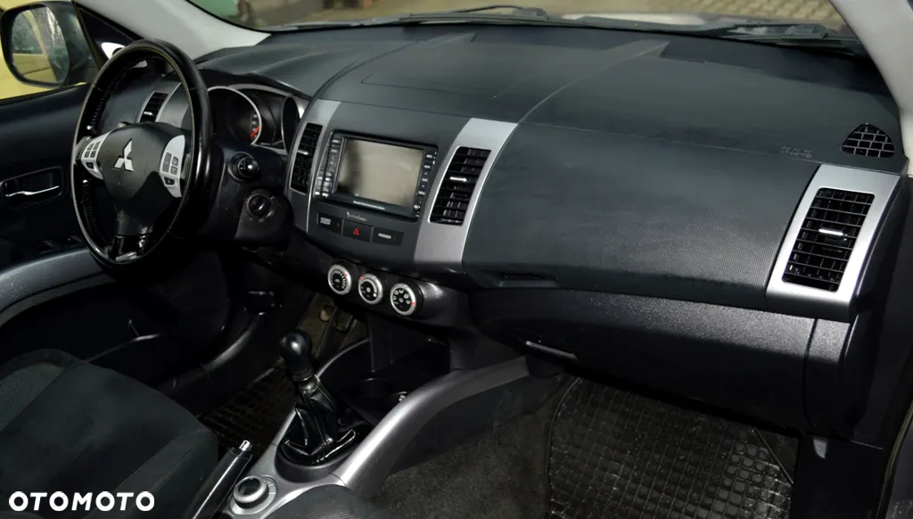 Mitsubishi Outlander - 34
