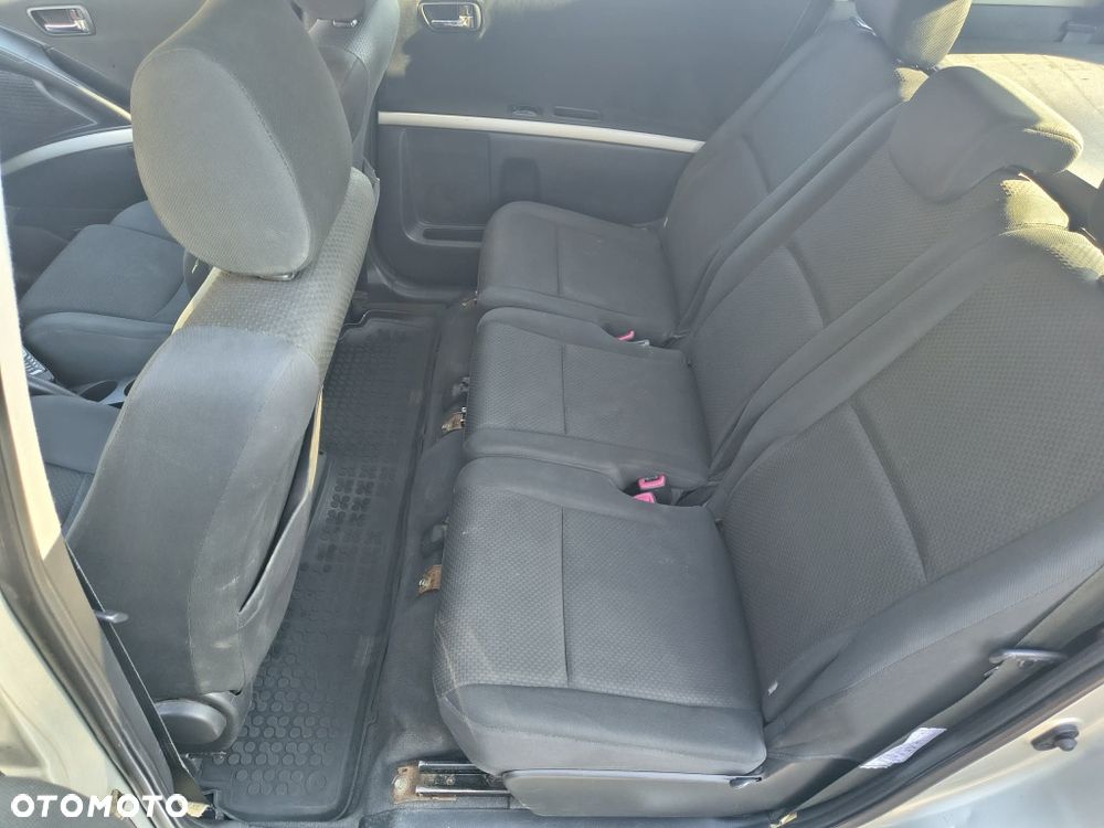 Toyota Corolla Verso - 8