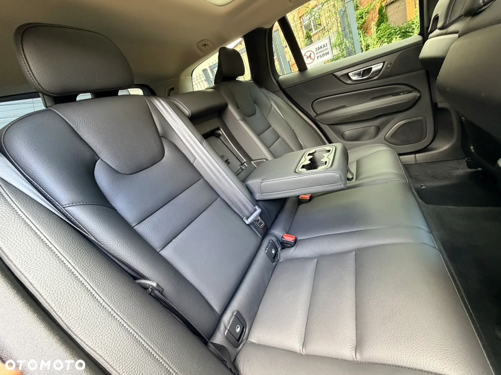 Volvo V60 Cross Country B5 B AWD Plus - 28