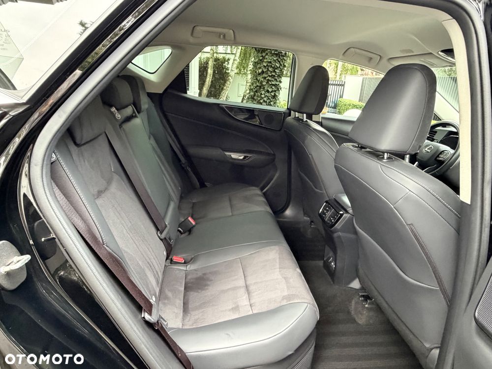 Lexus NX 350h Business AWD - 20
