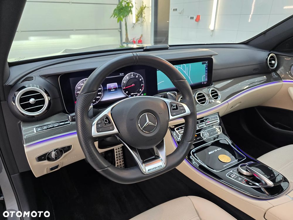 Mercedes-Benz Klasa E AMG 63 4-Matic+ - 24