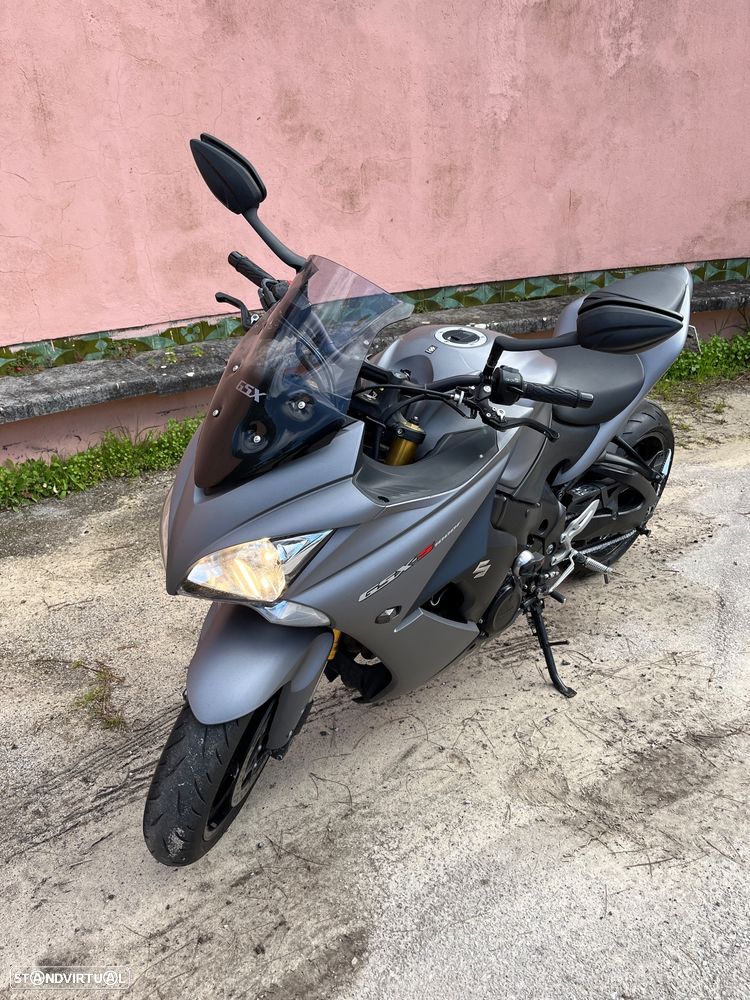 Suzuki GSX - 27