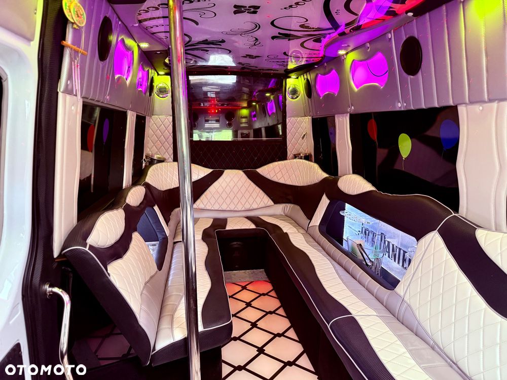 Mercedes-Benz Sprinter - 14