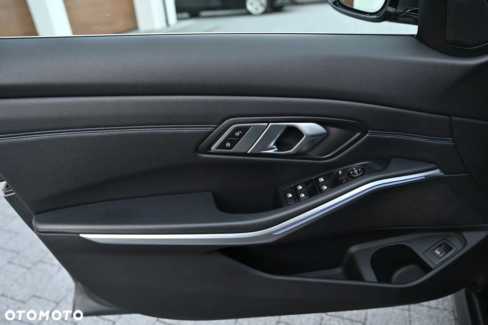 BMW Seria 3 320d Edition M Sport Shadow - 22