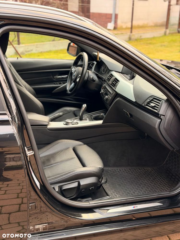 BMW Seria 3 330d Touring xDrive M Sport - 17