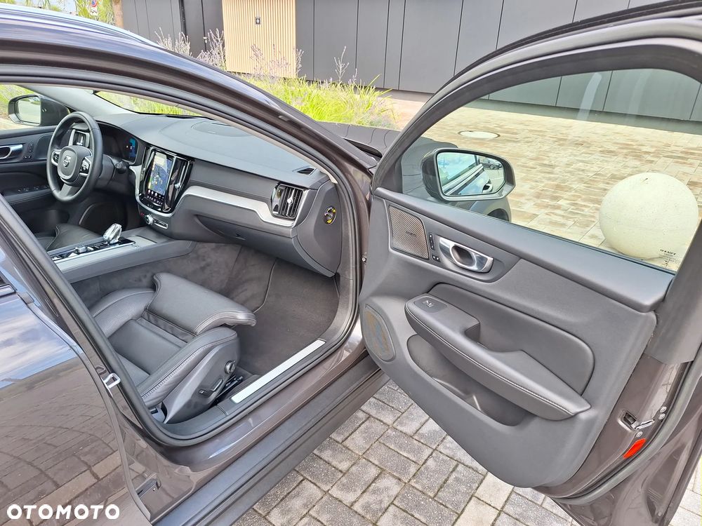 Volvo V60 Cross Country Ultimate B5 B AWD - 25