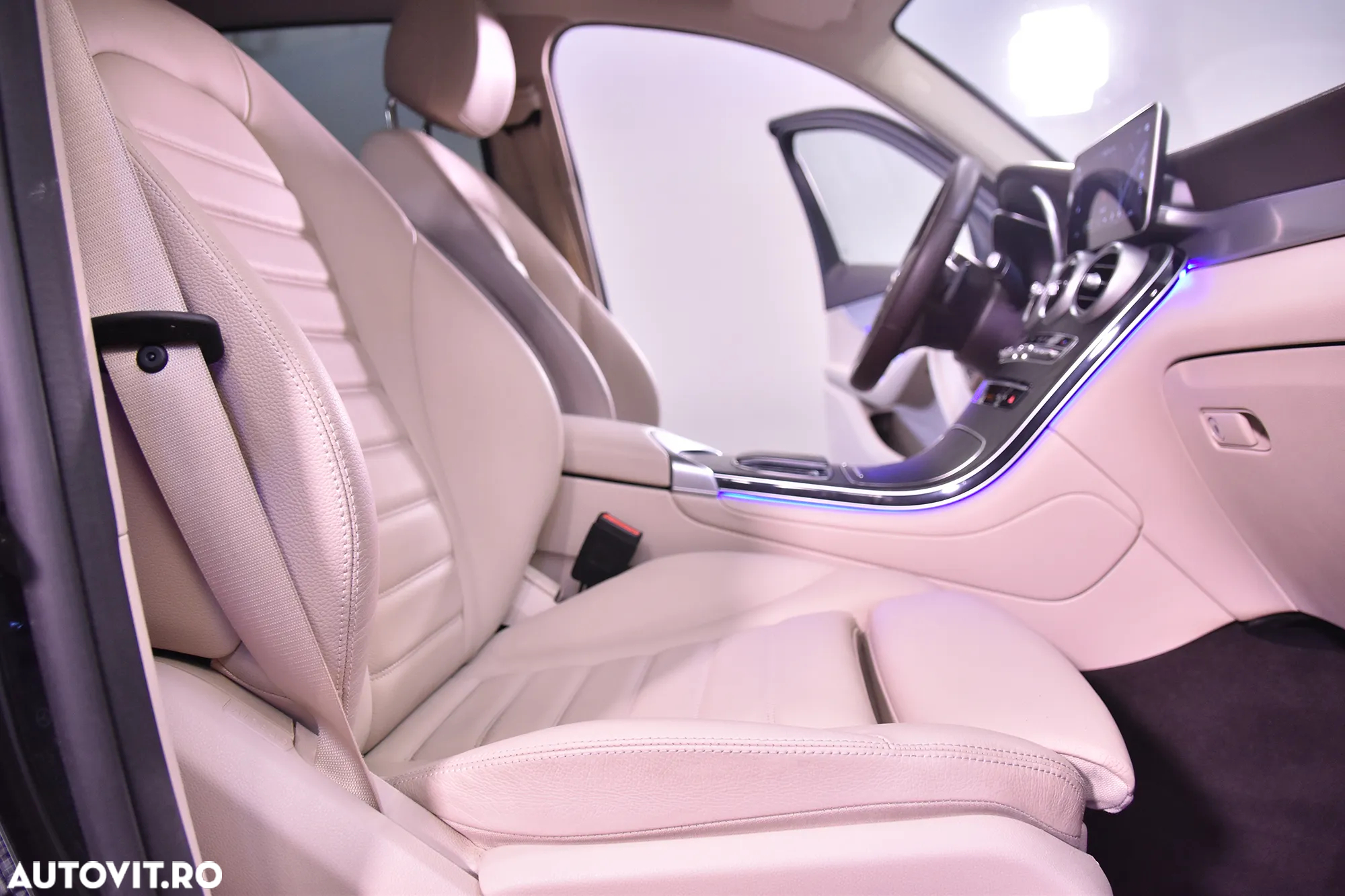 Mercedes-Benz GLC - 11