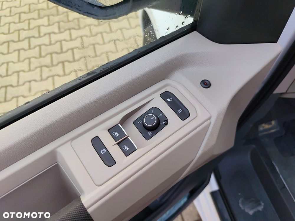 Volkswagen Multivan - 11