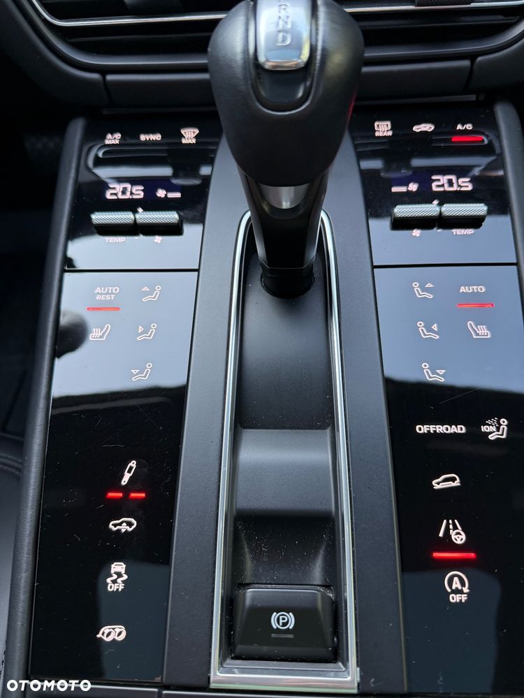 Porsche Macan T - 11