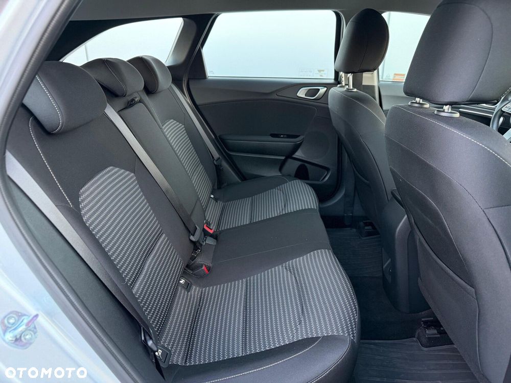 Kia Ceed - 32