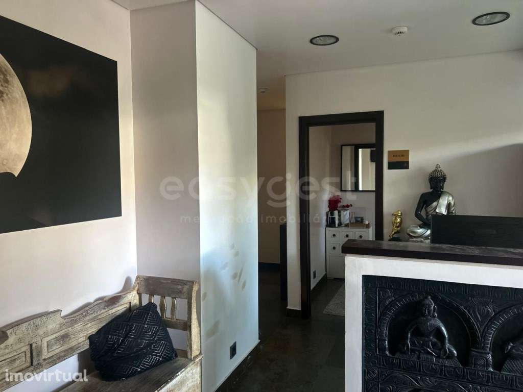 Espaço Comercial com 9 gabinetes situado em Parede, Cascais - Grande imagem: 4/20