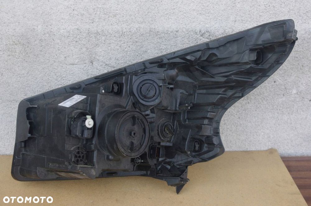 LAMPA PRAWA PRZÓD VIVARO B II TRAFIC III 260100647 - 8