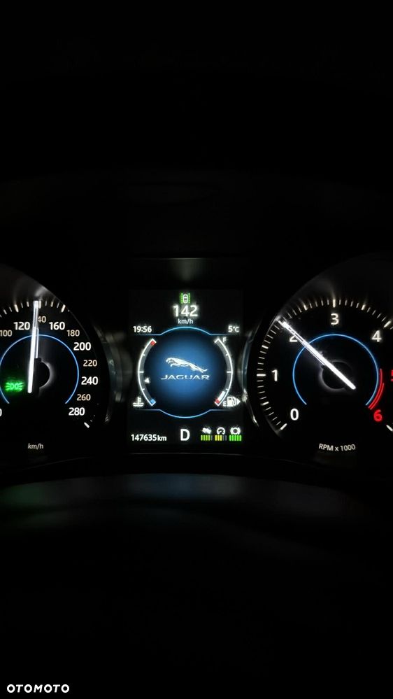 Jaguar XE 20d AWD R-Sport - 20