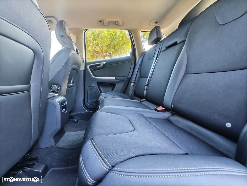 Volvo XC 60 2.0 D4 Momentum Start/Stop - 15