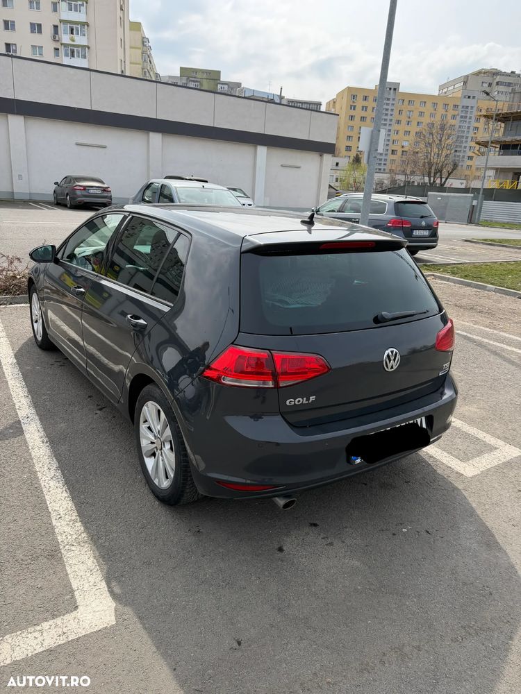 Volkswagen Golf - 1