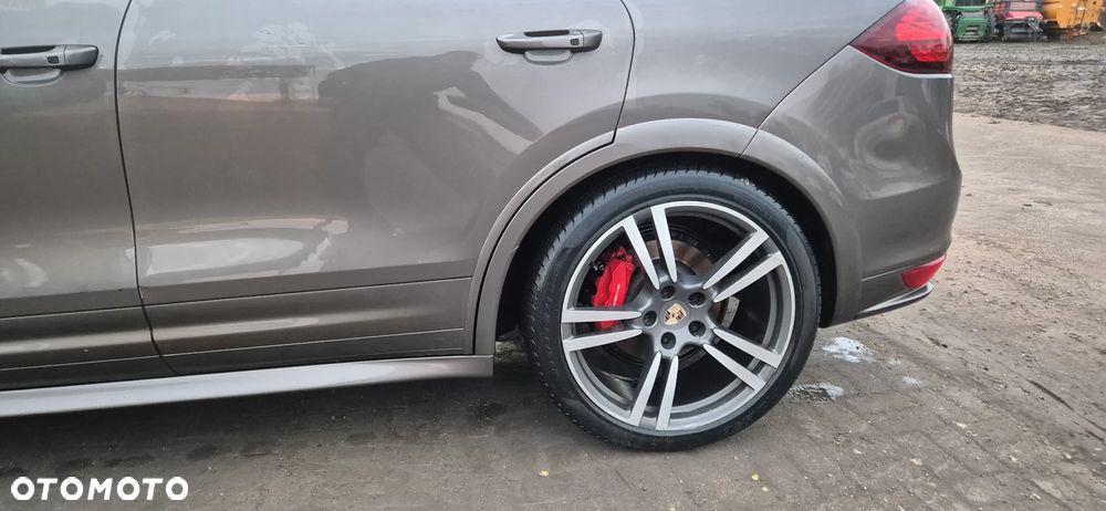 Porsche Cayenne GTS - 9