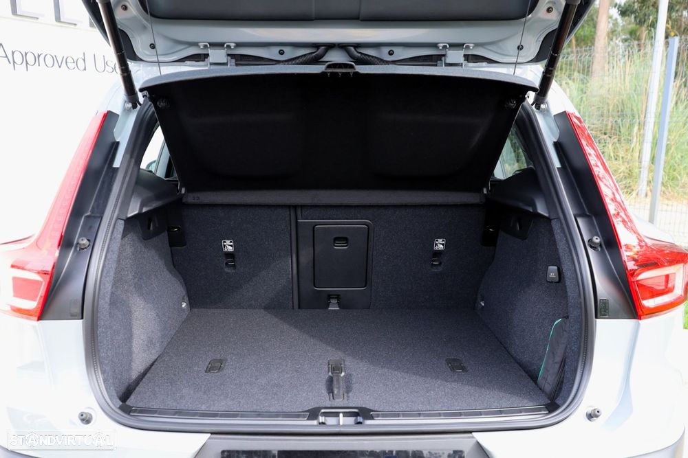 Volvo XC 40 2.0 B3 Plus Dark - 4