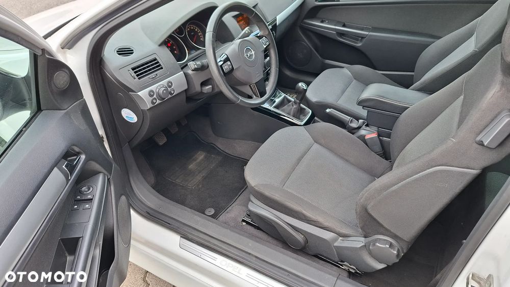 Opel Astra 1.6 Edition 111 Jahre - 13