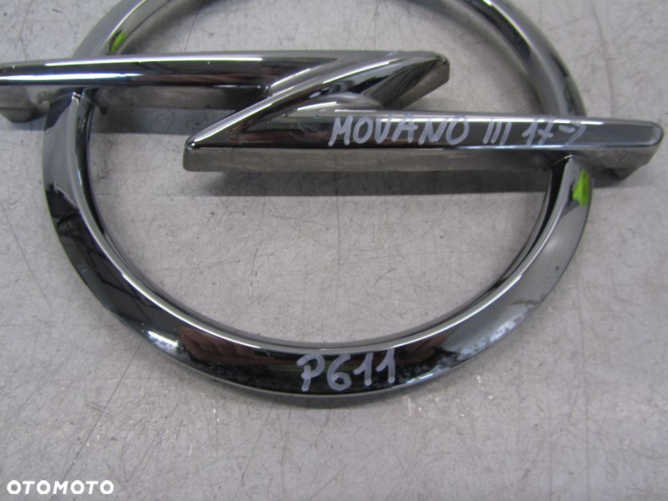 opel movano III 17-> logo-znaczek atrapy grila - 2