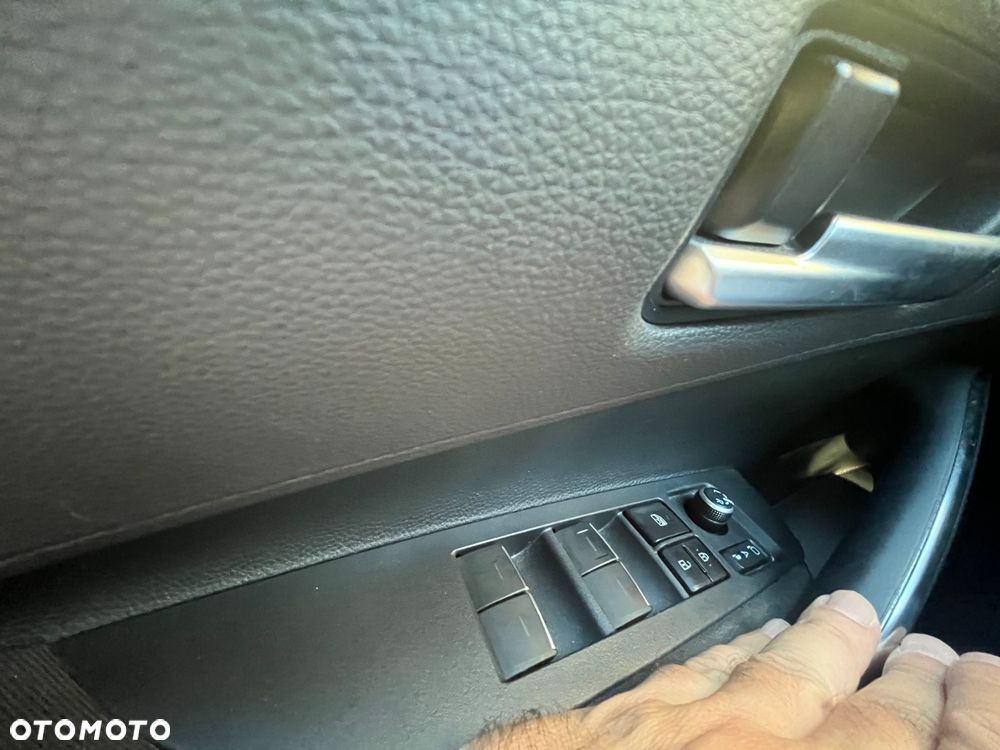 Toyota Corolla - 12
