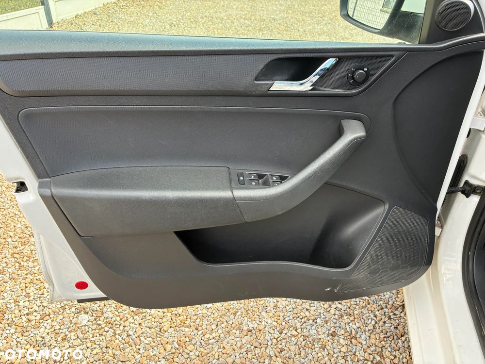 Skoda RAPID 1.2 TSI Ambition - 21