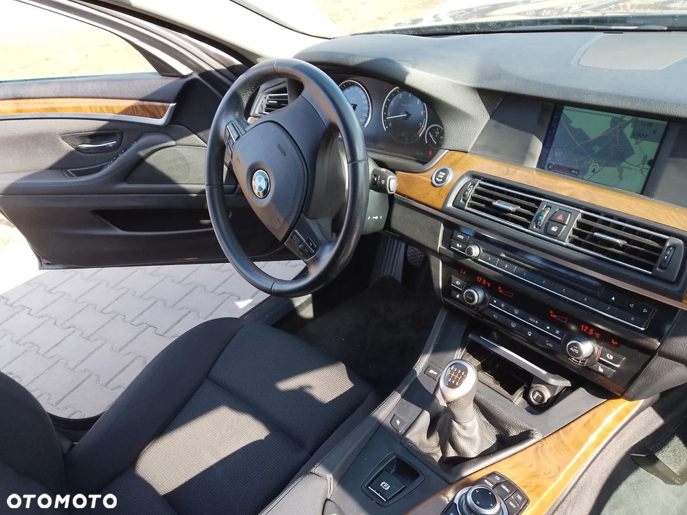 BMW Seria 5 523i - 15