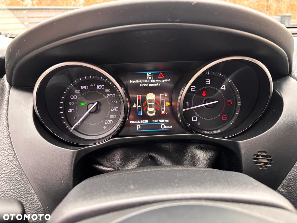 Jaguar XE 2.0 D Portfolio - 12