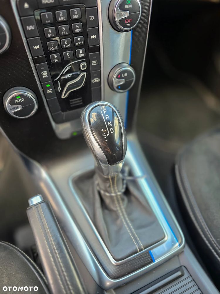 Volvo V40 D3 Geartronic R Design - 27