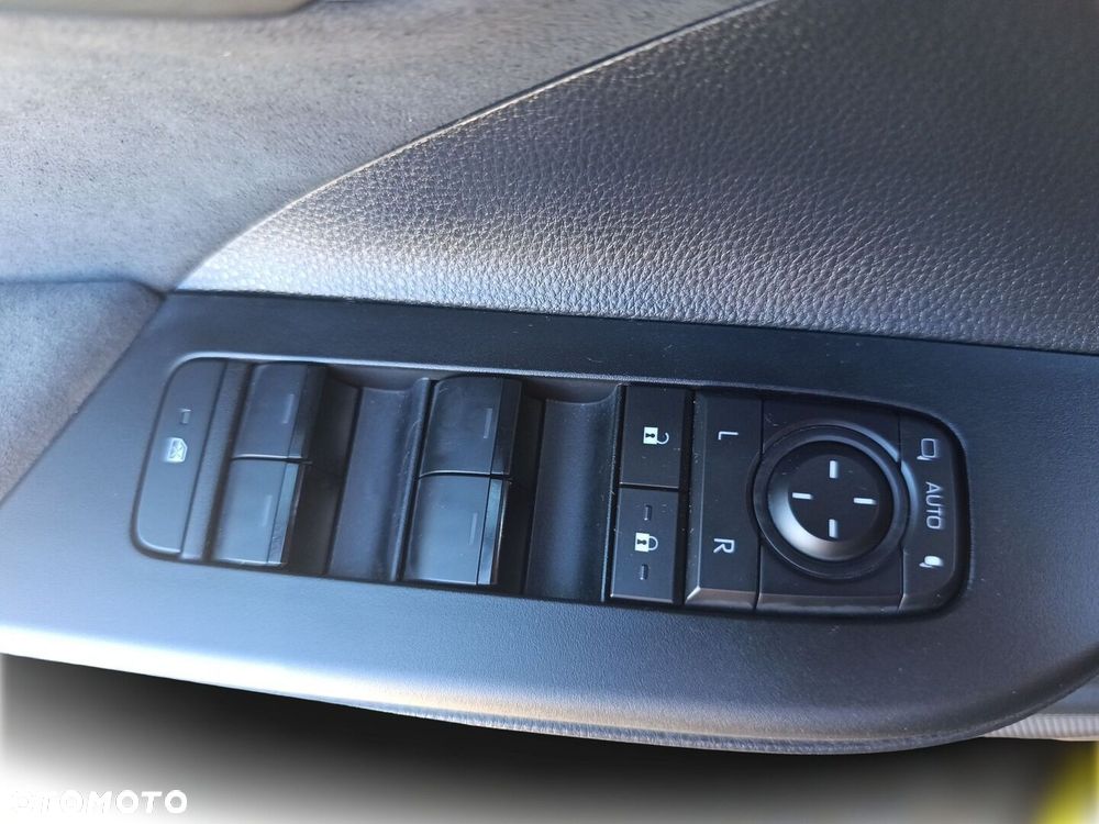 Toyota C-HR 1.8 Hybrid Executive - 24