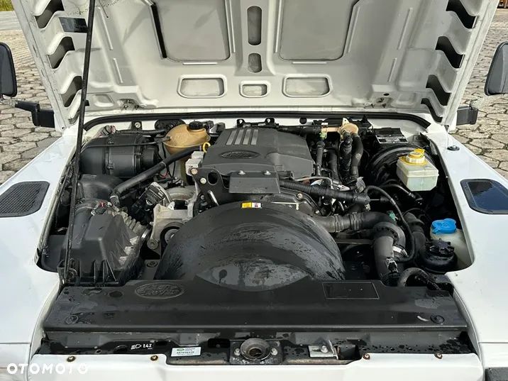 Land Rover Defender - 37