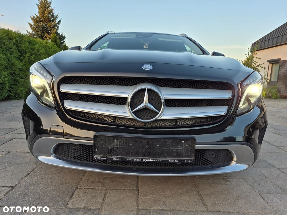 Mercedes-Benz GLA 200 d 7G-DCT AMG Line - 2