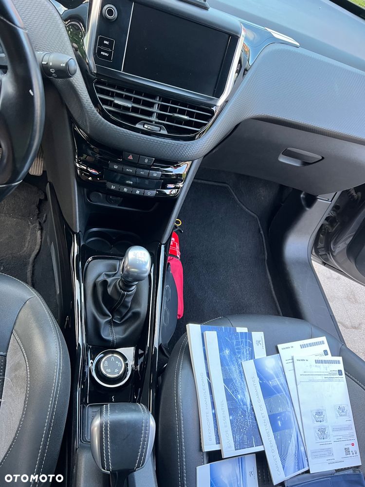 Peugeot 2008 BlueHDi 100 STOP & START Signature - 12